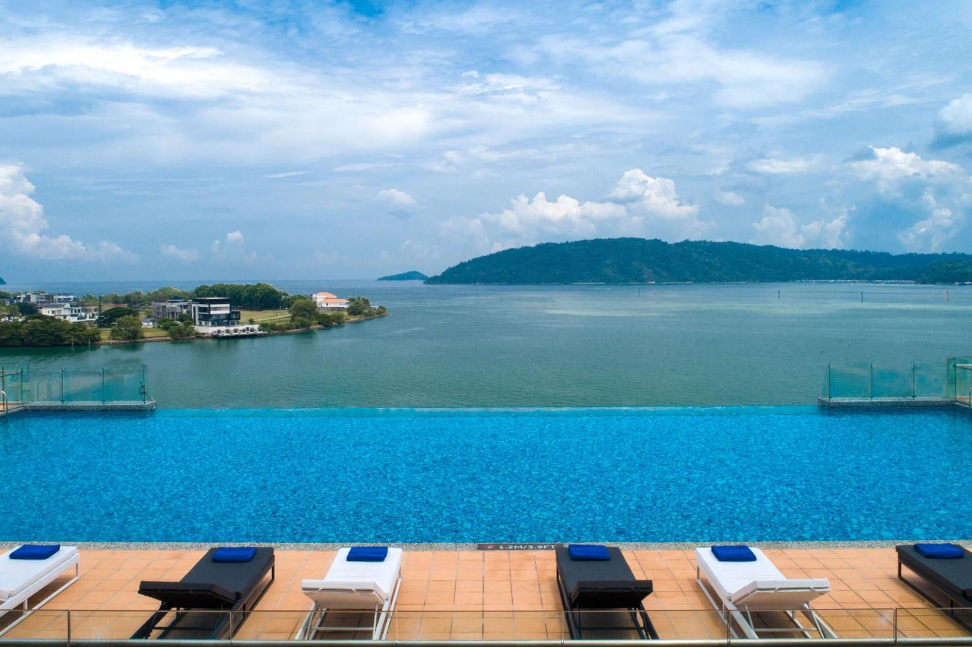 Kota Kinabalu Marriott Hotel Екстериор снимка View of the Gulf of Thailand from the hotel