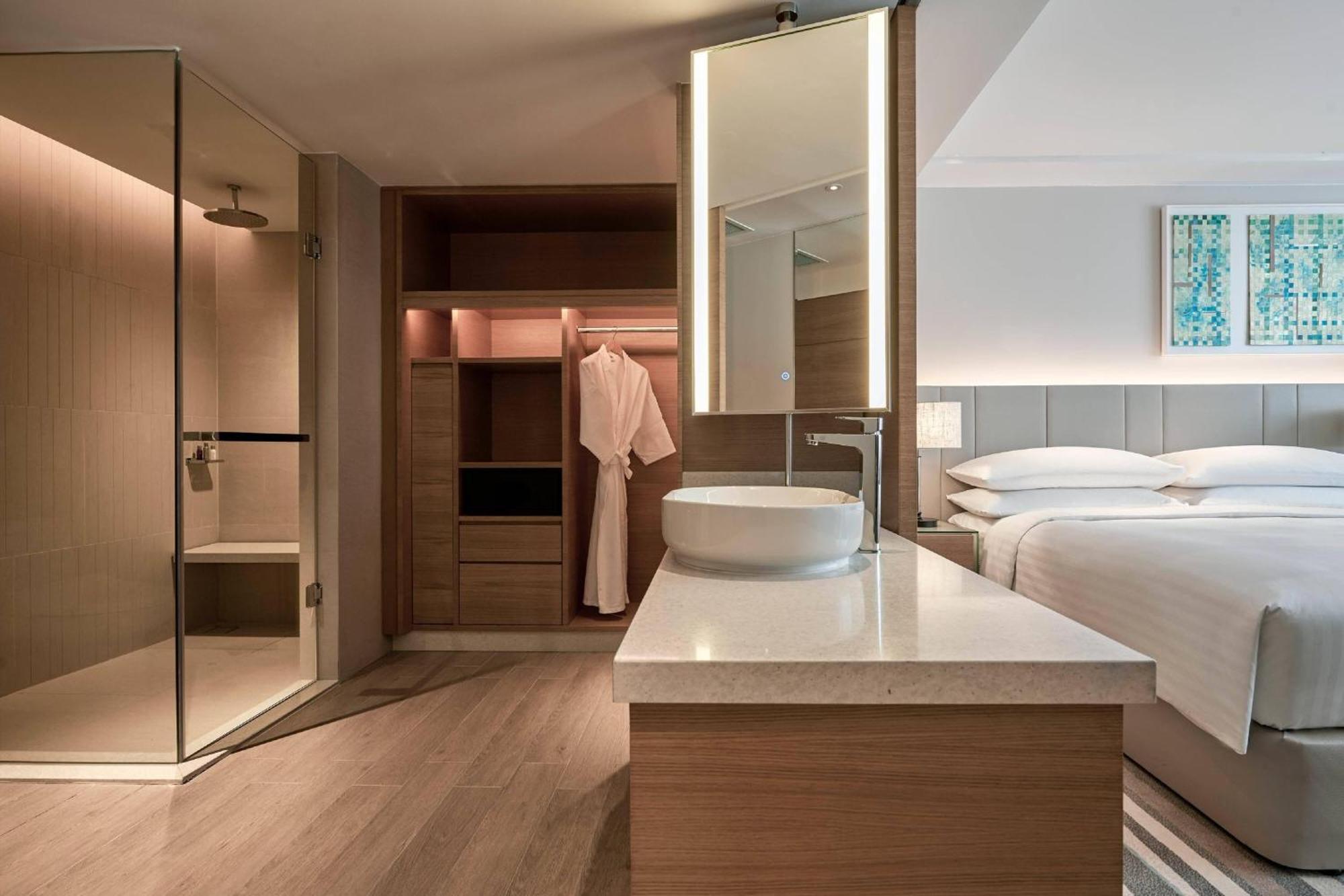 Kota Kinabalu Marriott Hotel Екстериор снимка Deluxe Room