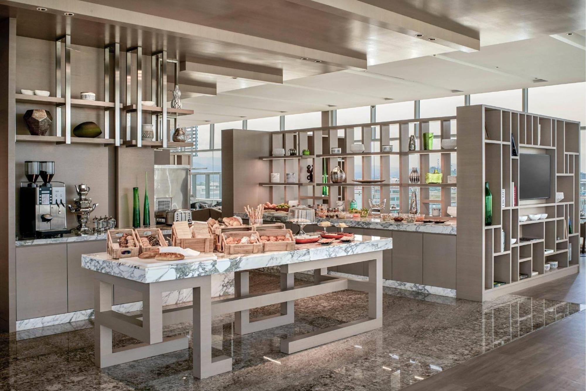 Kota Kinabalu Marriott Hotel Екстериор снимка The Club at KLIA